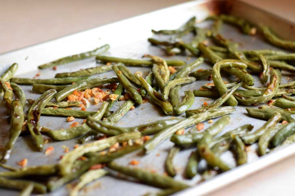 Garlic roasted green beans on a pan