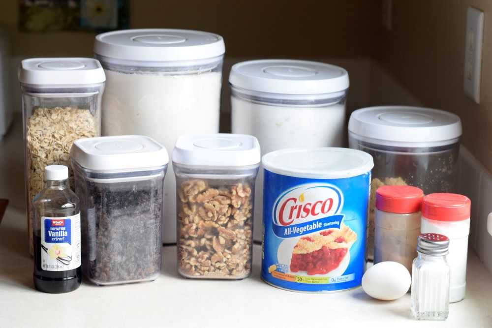 Ingredients to make oatmeal raisin cookies