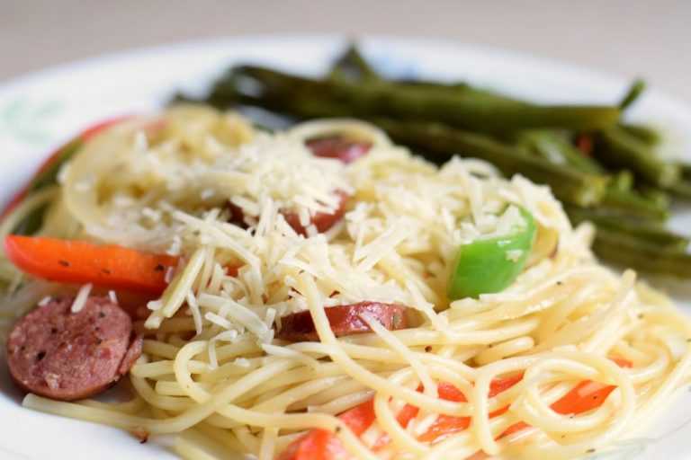 Spaghetti with Kielbasa, Peppers, and Onions Berries and Pie