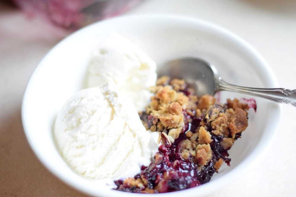 Cranberry blueberry crisp with vanilla ice cream