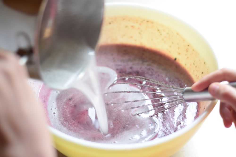 pouring pectin into blueberry puree